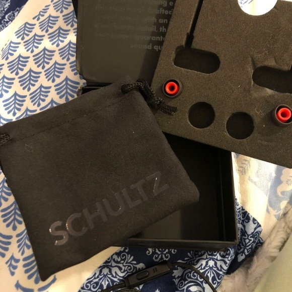 Schultz CW Earbud Headphones - Wired with Mic - Picture 4 of 4
